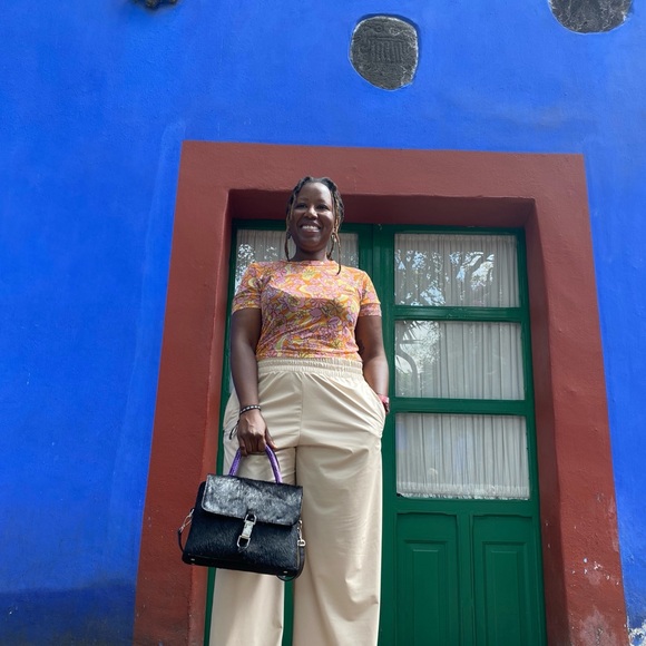 Meet your Posher, Sunny - Picture 2 of 2